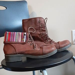 American Eagle lace up boots